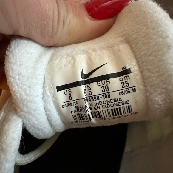 Nike Air Motion Ladies Sz 8 Running Shoes - Picture 4 of 5